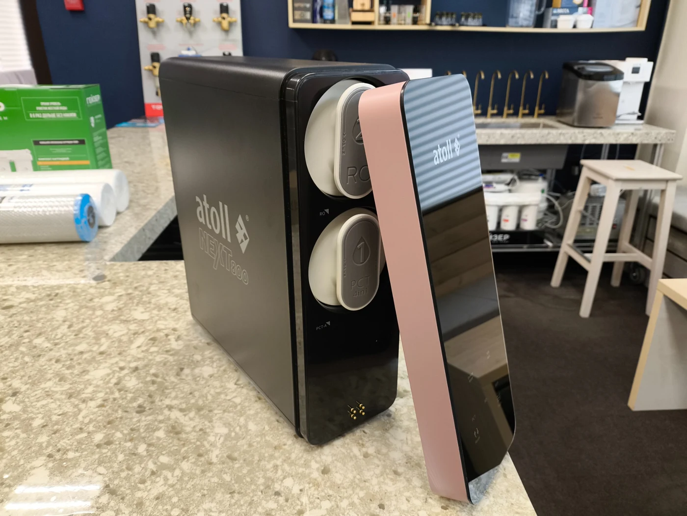 Реальная фотография NEXT 800 со снятой передней панелью и двумя картриджами